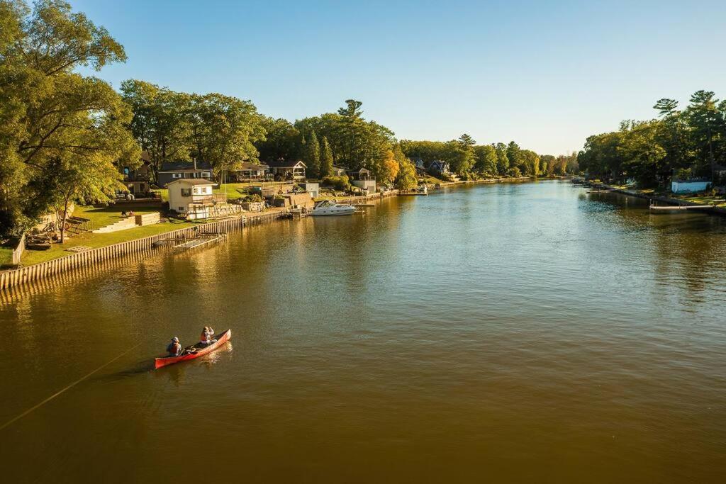 Charming Riverside Cottage, Walk To Beach Wasaga Beach Exterior foto