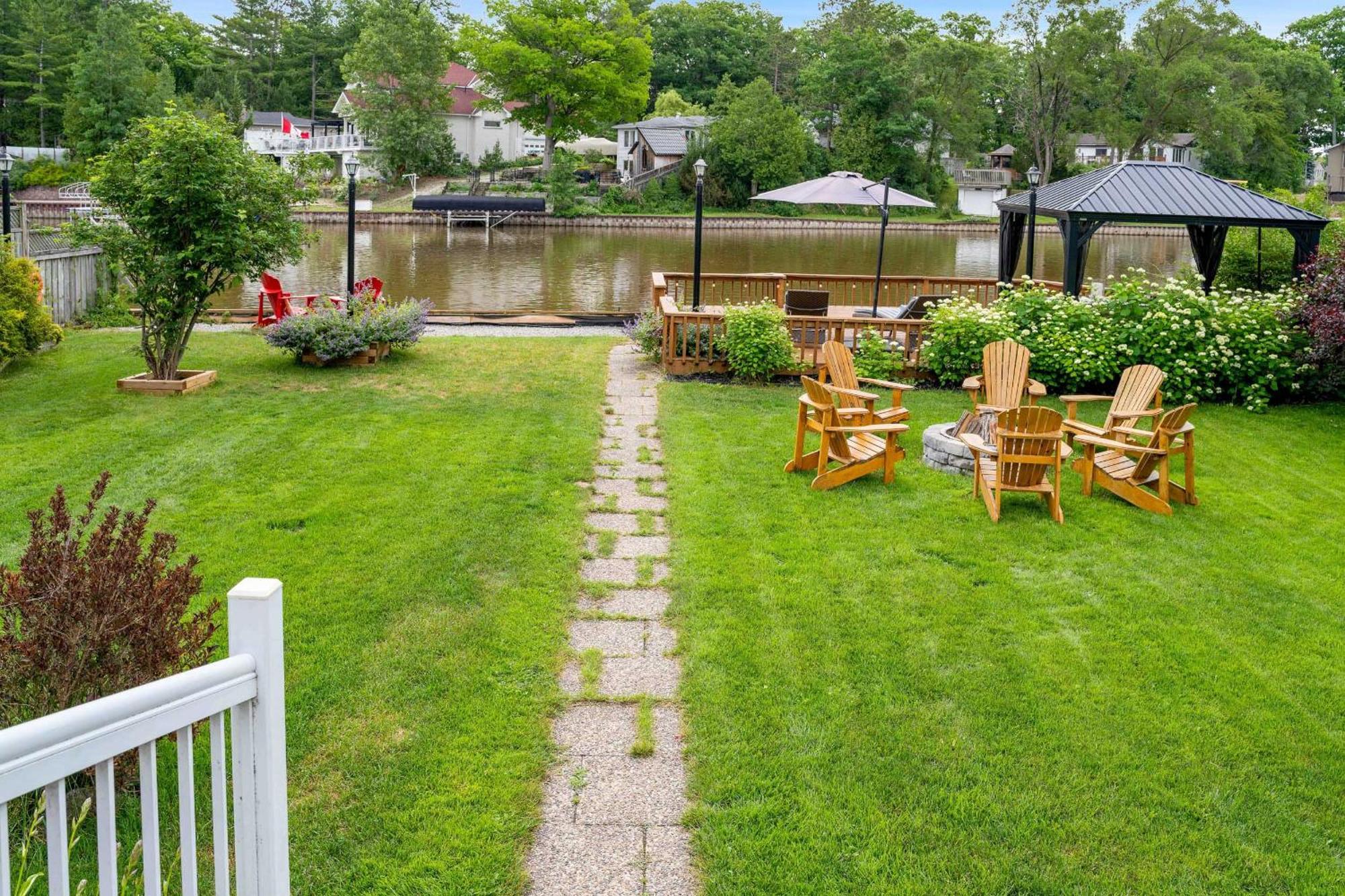 Charming Riverside Cottage, Walk To Beach Wasaga Beach Exterior foto